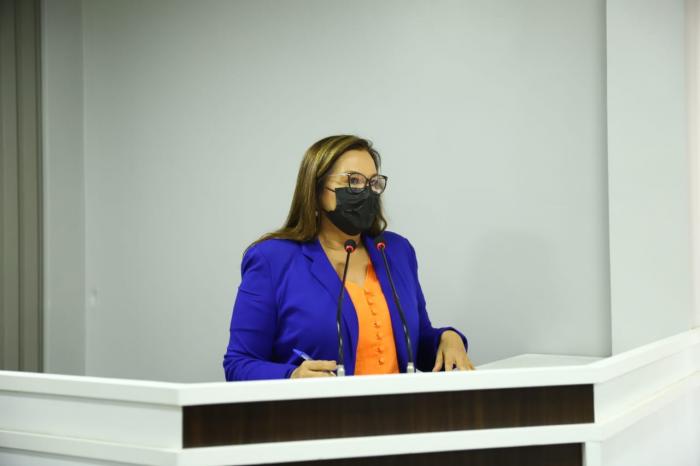 Registros de acidentes na rua Paraíba levam Márcia Baranda a sugerir estudos para melhorar o trânsito na via 