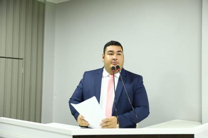 Alex apresenta PL que institui o Selo Amigo do Produtor Parintinense, para estimular a comercialização de produtos locais