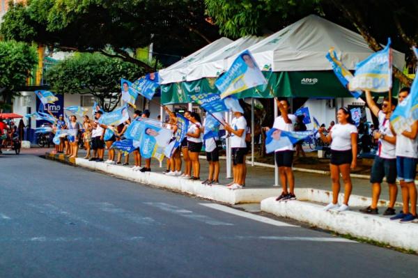 Candidato a deputado estadual Jander Lobato realiza bandeiraço em Parintins