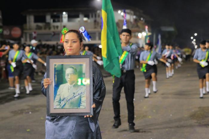 Bicentenário da Independência reúne cerca de 20 mil pessoas em Parintins
