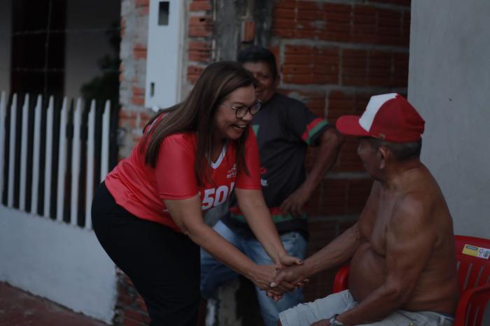 No Bairro São Benedito, Márcia Baranda conquista apoio dos moradores 