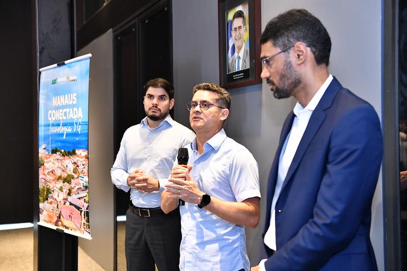 David Almeida assina implantação do 5G em Manaus