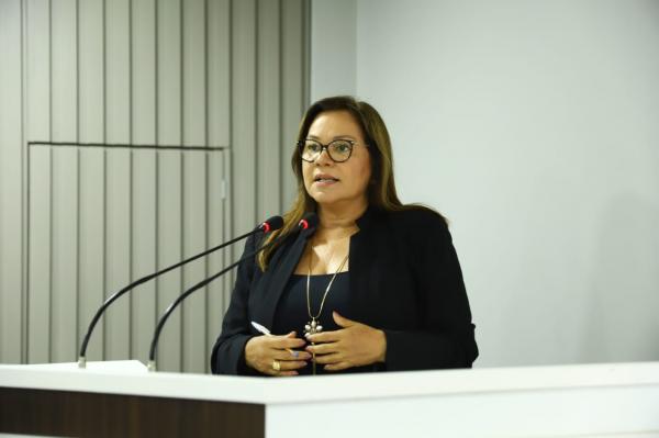 Márcia Baranda solicita Moção de Aplausos para vencedora do Prêmio Expocom Nacional 2022, a parintinense Ádria Xavier 