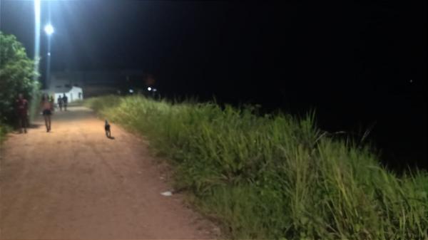 Após desentendimento, homens caem em barranco de Parintins