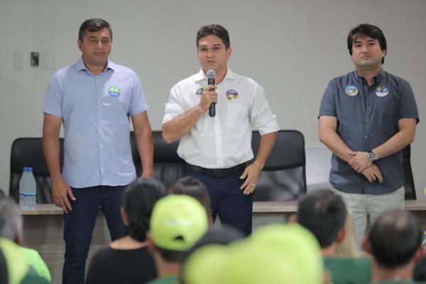 Jander Lobato firma compromisso em reunião com trabalhadores do ramo moveleiro