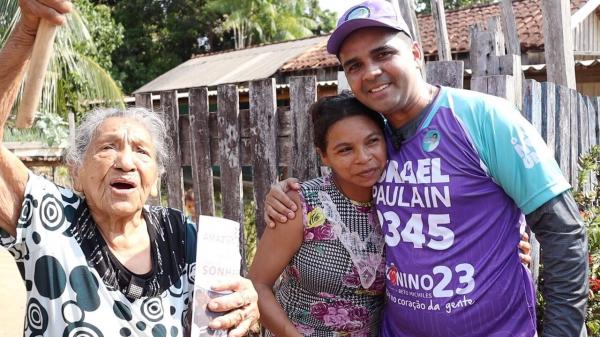 Israel Paulain firma compromisso com moradores da Vila Amazônia