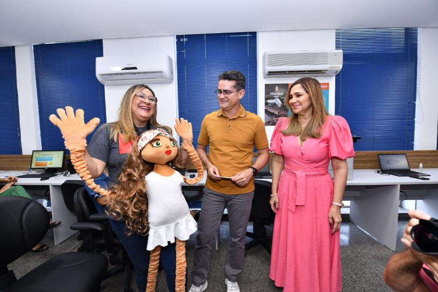 David Almeida inaugura Centro de Mídias Educacionais de Manaus