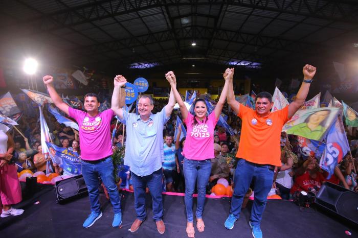 Mayra mostra força em Manaus e reúne mais de 5 mil pessoas em comício