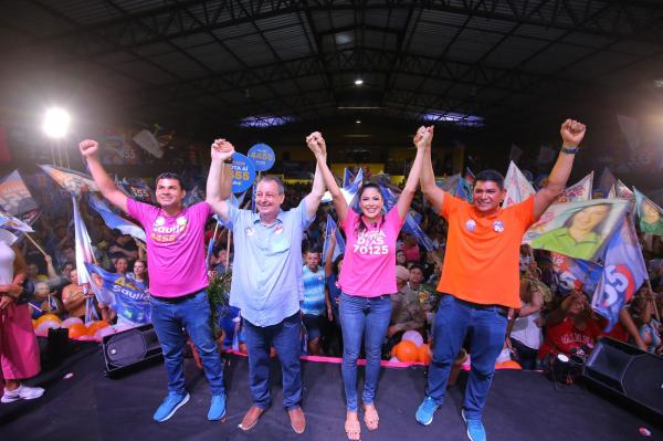 Mayra mostra força em Manaus e reúne mais de 5 mil pessoas em comício