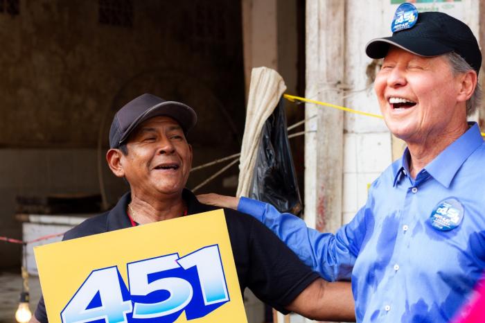 Arthur Neto encerra campanha para o Senado confiante na decisão do eleitor