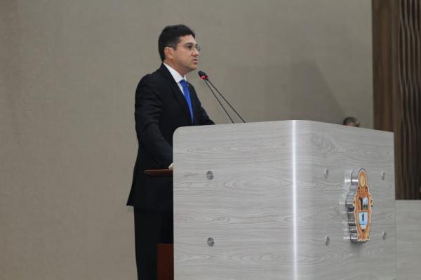 'Vou continuar fazendo o melhor pelo povo de Manaus', diz Jander Lobato