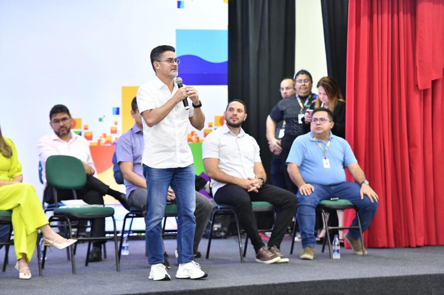 David Almeida lança ‘Alfabetiza Manaus’ como novo esforço para colocar educação básica entre as melhores do país