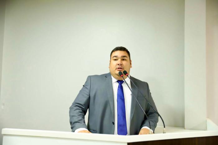 Vereador Alex Garcia apresenta Projeto que instituiu prêmio 'Professor Excelência do Ano' em Parintins