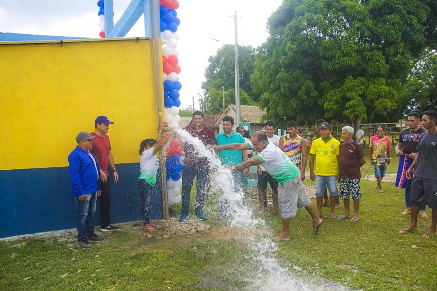 No rio Uaicurapá, Bi Garcia entrega playground e Água no Jirau no Paraíso