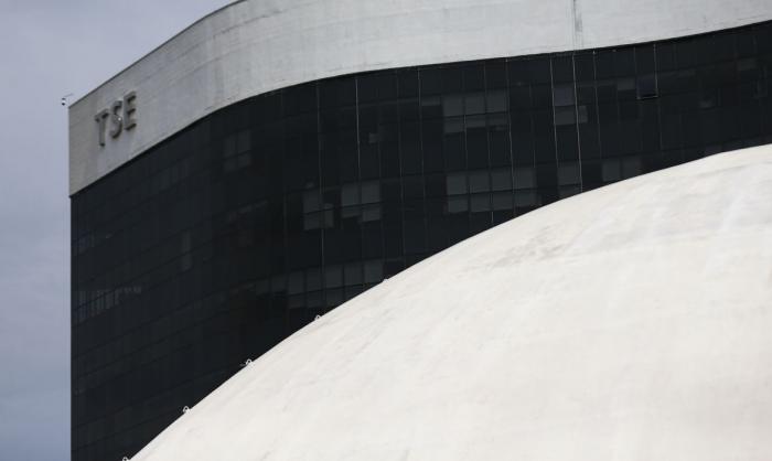 TSE manda apagar post que liga candidato Lula a casos de corrupção