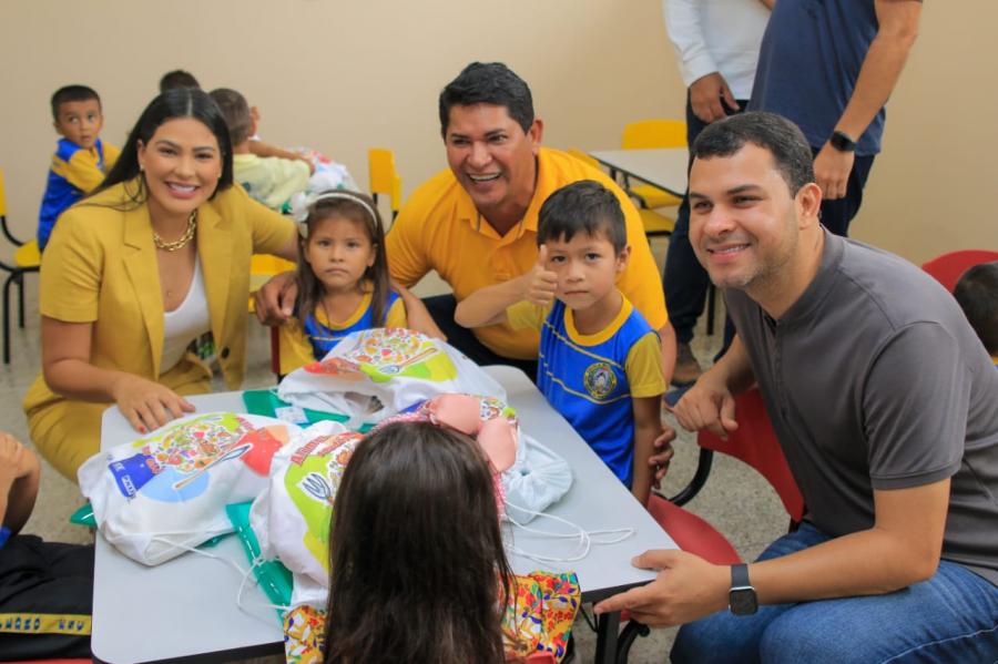 Bi Garcia conclui maratona de 20 inaugurações com entrega de cinco obras em Parintins