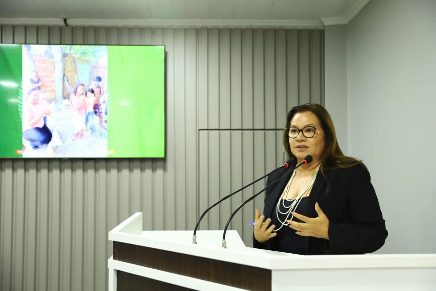 Márcia Baranda solicita transporte público gratuito no segundo turno para eleitores dos bairros e zona rural de Parintins