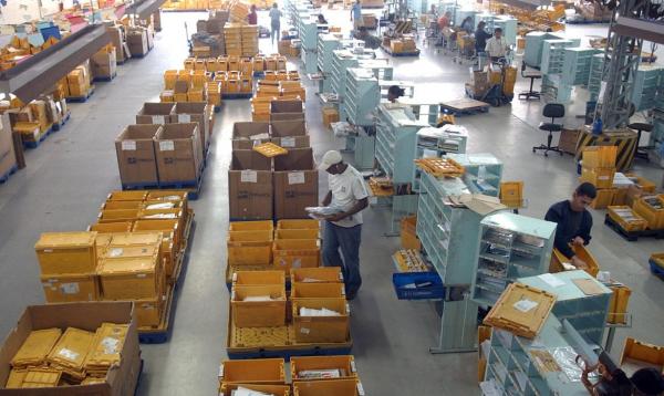 Leilão de mais de 40 mil itens esquecidos nos Correios ocorre nesta segunda 