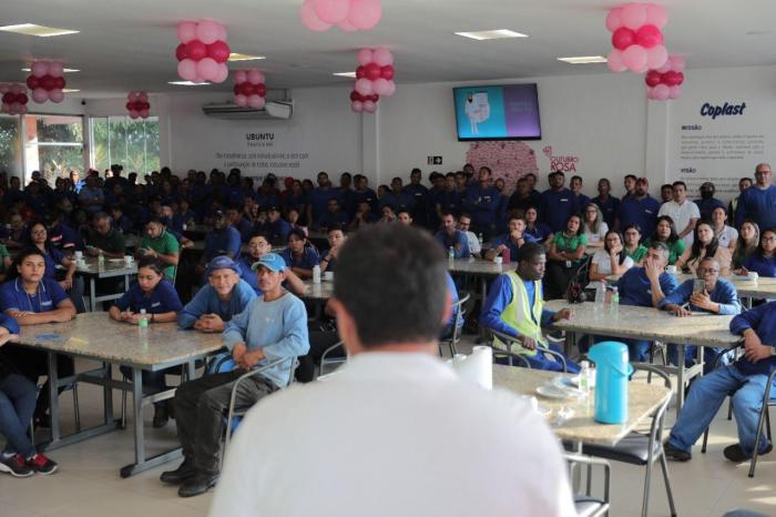 Wilson destaca obras de mobilidade para o Distrito Industrial, em reunião com trabalhadores da Coplast