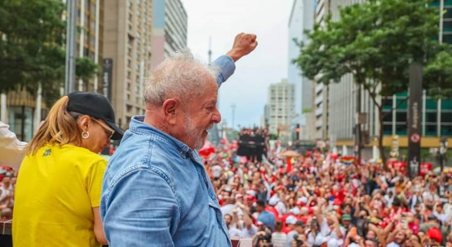 Lula vence a eleição para presidente no Brasil
