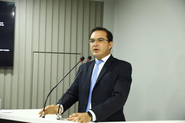 Mateus Assayag enaltece festa da democracia brasileira e parabeniza candidatos