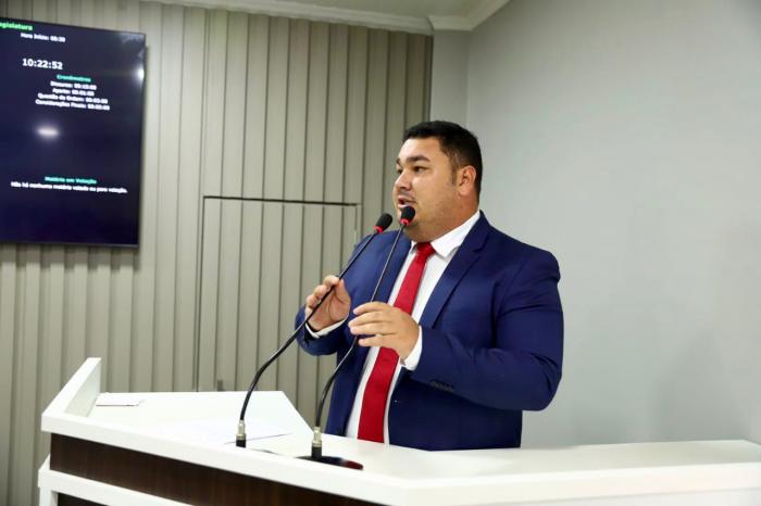 Alex Garcia critica Azul Linhas Aéreas por cobrar mais de mil reais em uma passagem de Parintins para Manaus