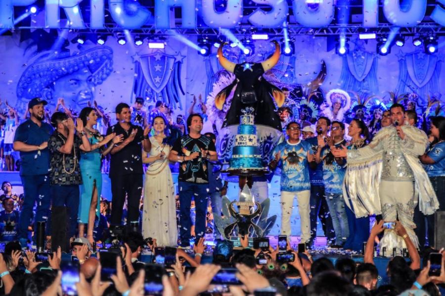 FOTOS: Na festa de 109 anos, Boi Caprichoso projeta bicampeonato