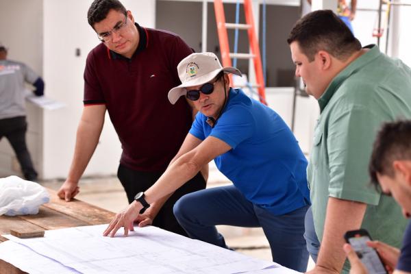 David Almeida fiscaliza revitalização de creche na zona norte e anuncia mais de 4 mil novas vagas