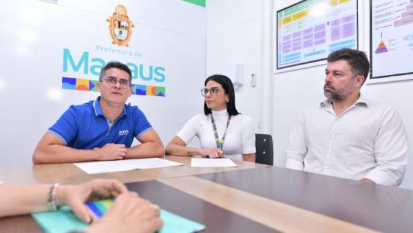 David Almeida assina ordens de serviço para construção de duas UBSs de grande porte