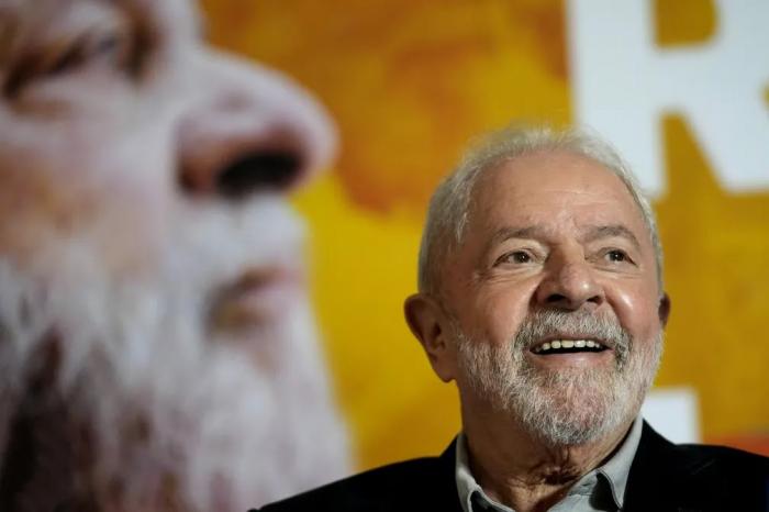 Lula recebe alta do Hospital Sírio-Libanês, em São Paulo