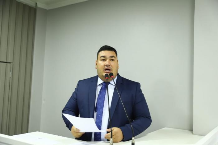 PL de Alex Garcia cria políticas de prevenção à violência contra os educadores públicos da rede municipal de Parintins