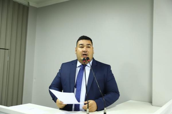 PL de Alex Garcia cria políticas de prevenção à violência contra os educadores públicos da rede municipal de Parintins