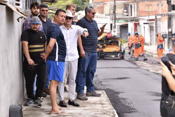 David Almeida fiscaliza avanço do ‘Asfalta Manaus 2’ na zona Norte