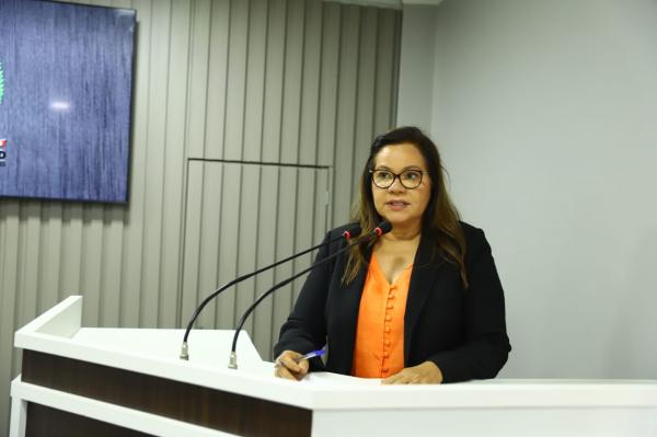 Márcia Baranda pede informações sobre vacinação de crianças de seis meses a quatro anos contra Covid-19 