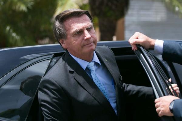 Jair Bolsonaro volta ao Planalto após 20 dias ausente