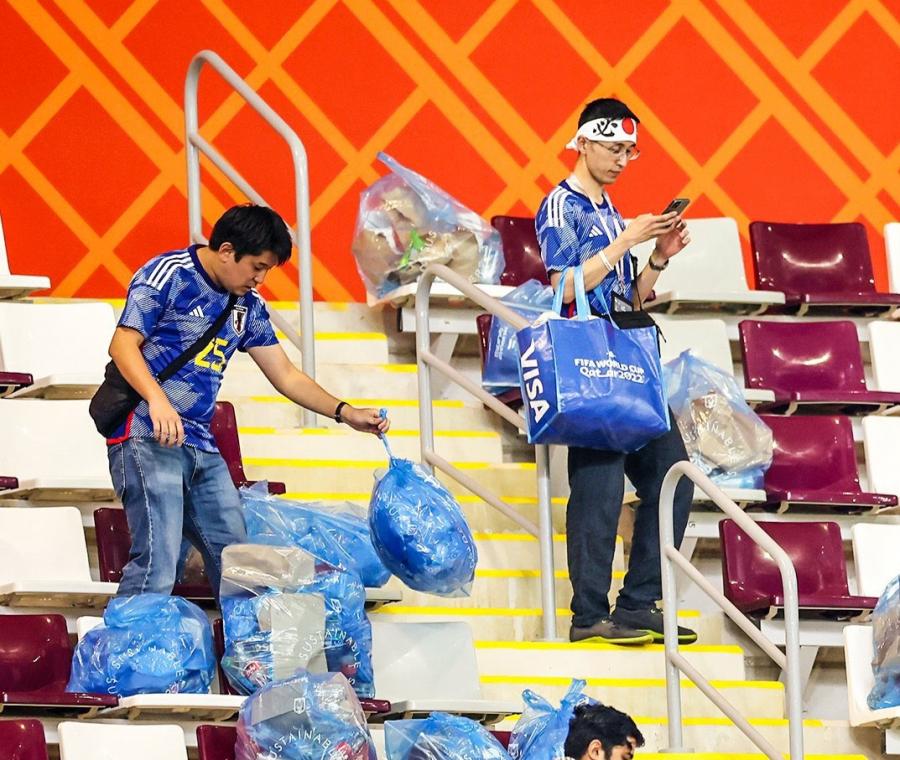 FOTOS: Torcedores do Japão mostram educação após vitória contra Alemanha