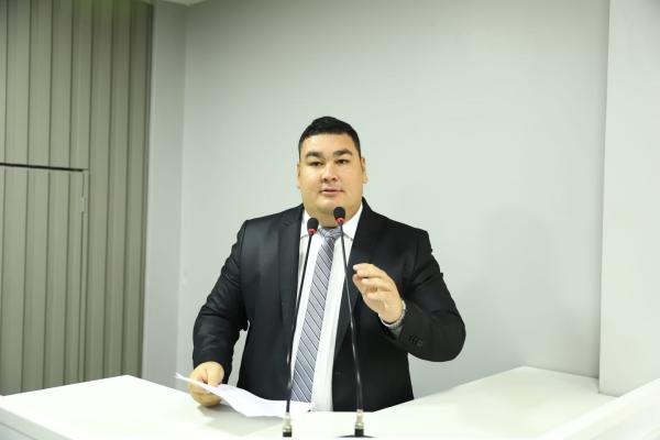 Alex Garcia solicita a contratação de coordenadores pedagógicos para as escolas municipais de Parintins