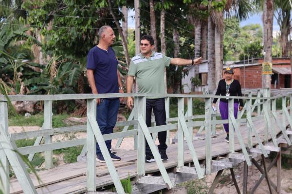 MANAUS: Jander Lobato inspeciona área de igarapé no bairro Nova Cidade