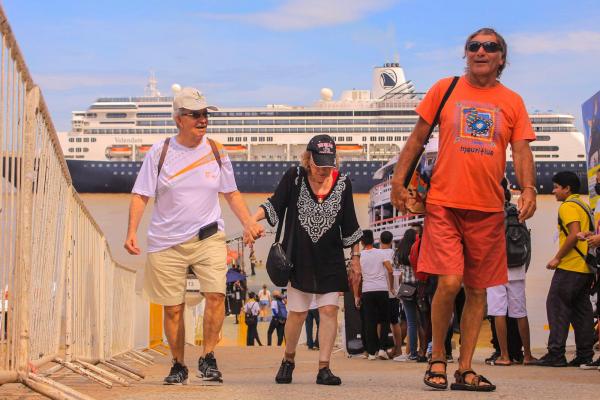 Segundo navio da temporada de cruzeiros chega a Parintins com cerca de 1500 turistas
