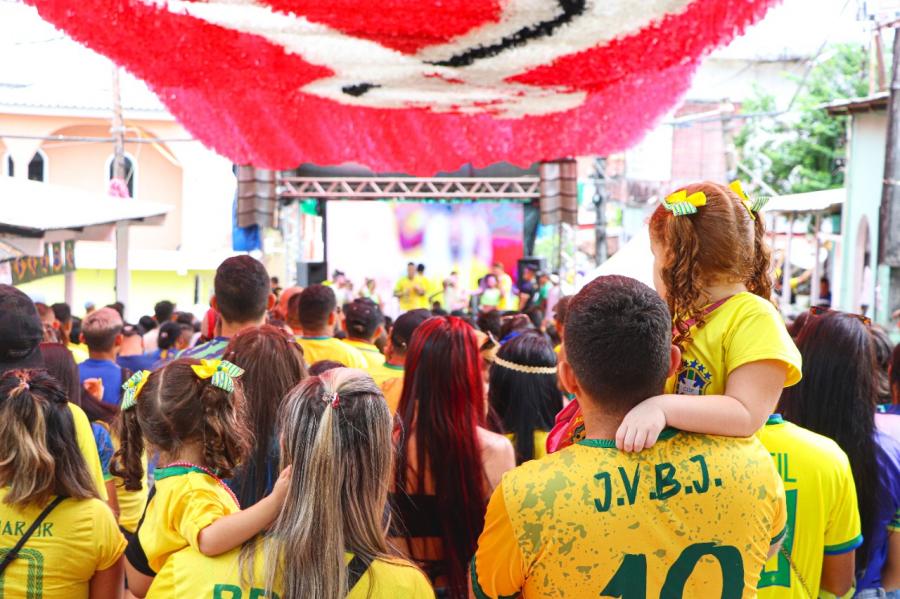 Ruas do Alvorada reúnem mais de 13 mil torcedores durante jogo do Brasil e Camarões