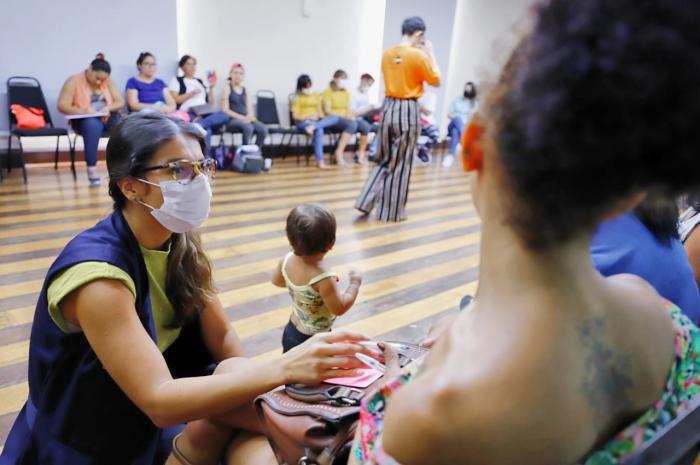 Defensoria promove roda de conversa e serviços de saúde e beleza a mulheres em situação de rua