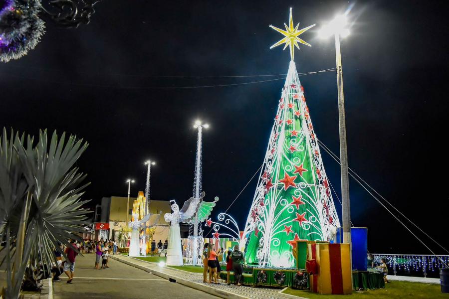 Complexo Natalino é inaugurado em Nhamundá com grande participação popular 