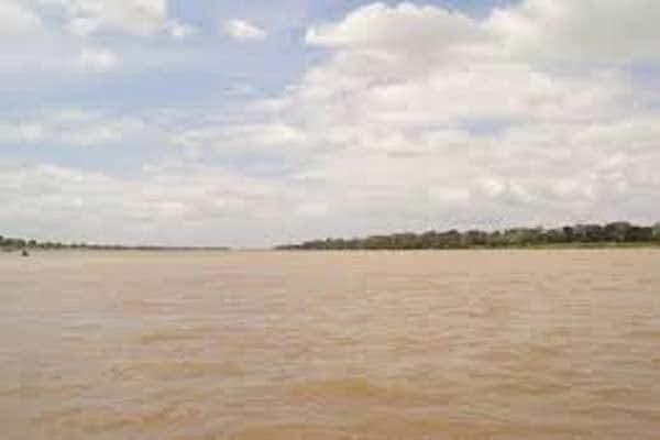 Criança desaparece e mais dois ficam feridos em colisão de voadeira com bajara no Rio Amazonas