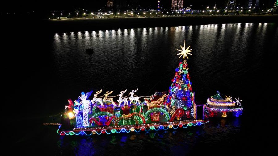 NATAL DAS ÁGUAS: David Almeida entrega ‘Presépio Flutuante’ para atender 38 comunidades