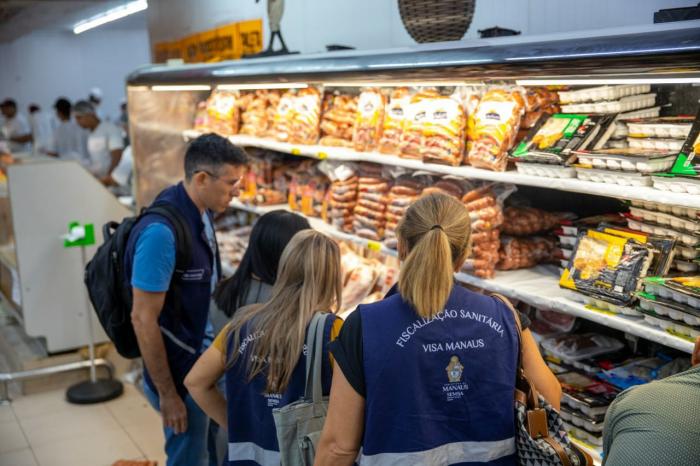 Natal com Saúde’ termina com apreensão de 1,8 tonelada de alimentos impróprios em Manaus 