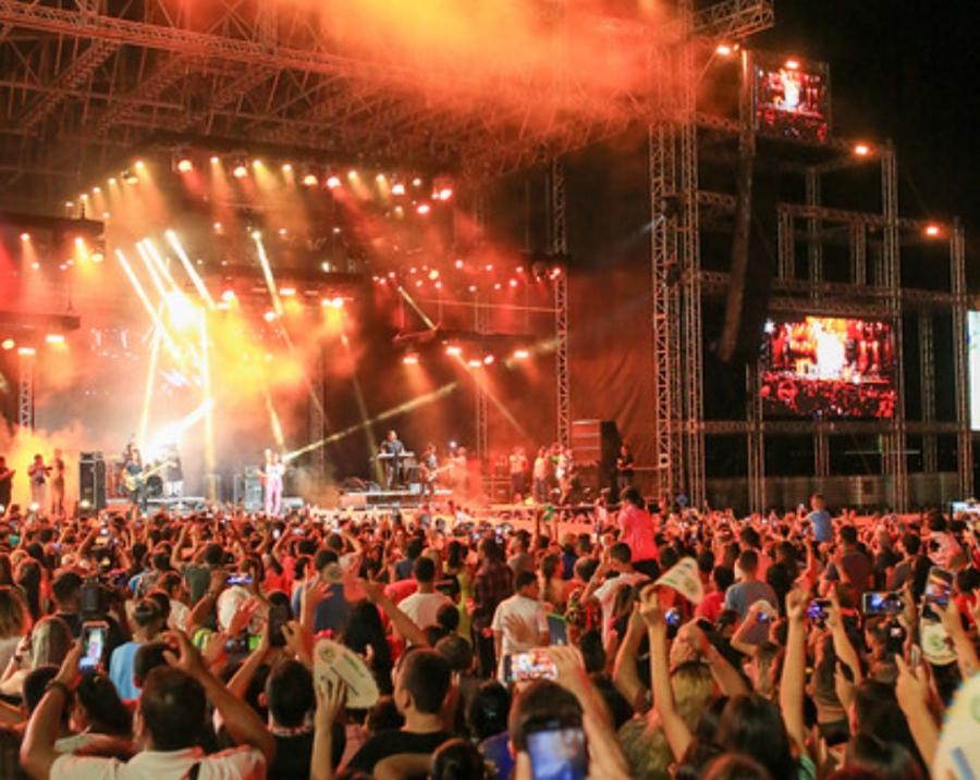 David Almeida prestigia sucesso do primeiro 'Réveillon Cristão' de Manaus