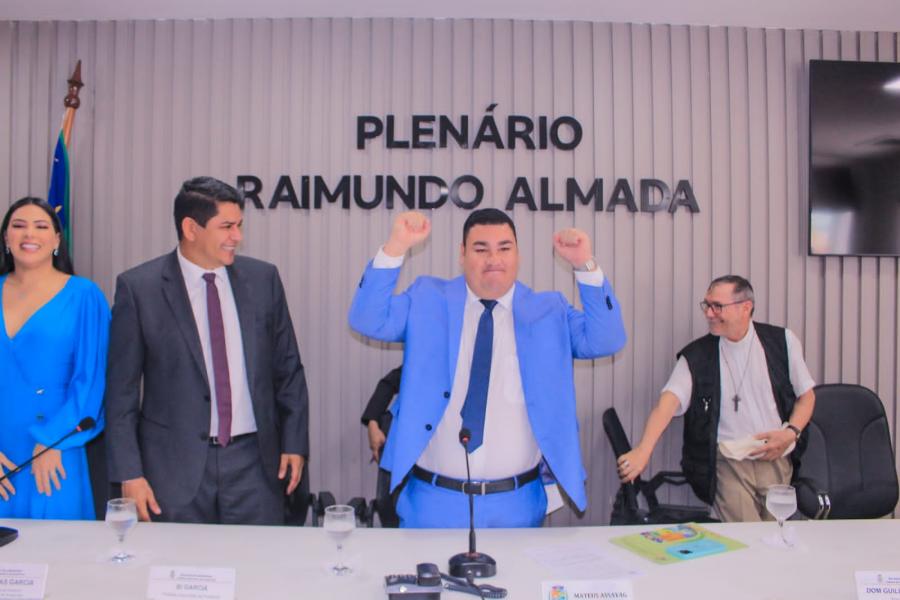 Na posse a presidência da Câmara de Parintins, Alex Garcia destaca responsabilidade com o parlamento 