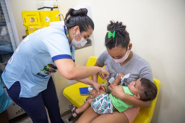 Bebês sem comorbidades são incluídos na imunização contra a Covid-19 pela Prefeitura de Manaus   