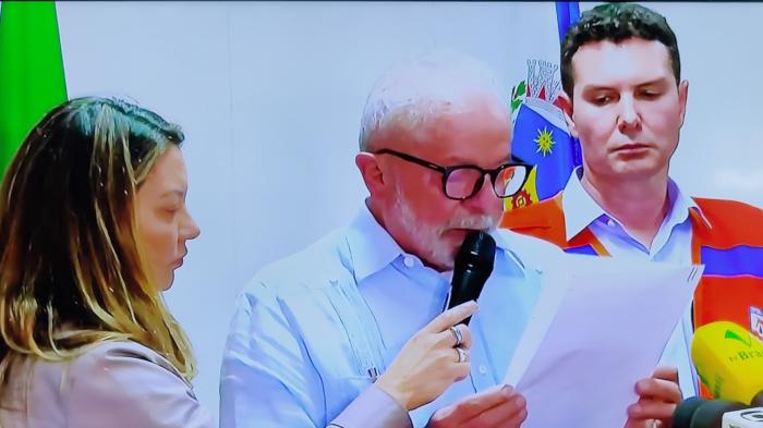 Lula chama Bolsonaro de genocida e decreta intervenção na segurança pública do DF