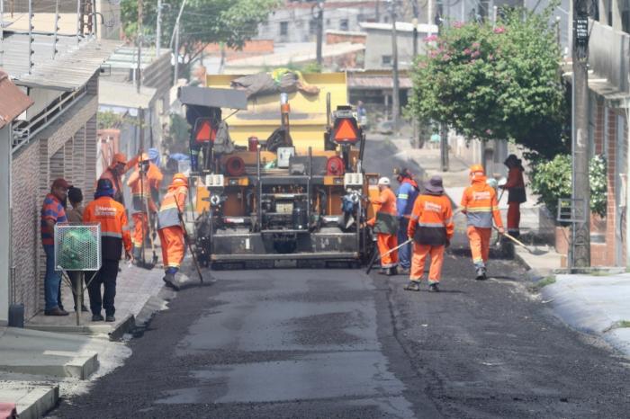  Asfalta Manaus já recuperou 92 ruas no bairro Parque 10 de Novembro